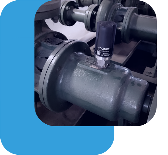 Sensor industrial de vibración instalado en motor eléctrico